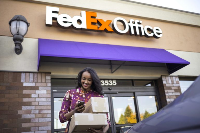 Why Online Customers Want Control of Their Delivery Experience delivery experience with Fedex Hal