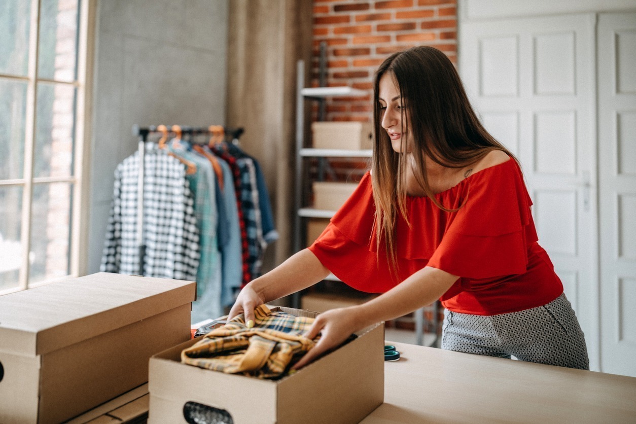 How to Ship Clothes: Your Guide to Getting It Right apparel shipping