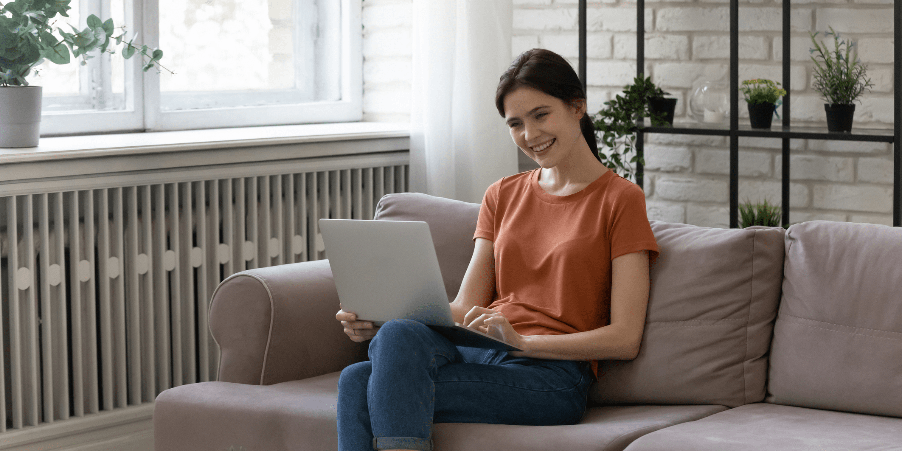 Beyond the Cart: 5 Ways ShipperHQ Upgrades Your eCommerce Checkout Satisfied customer smiles while reviewing their shipping options from online store