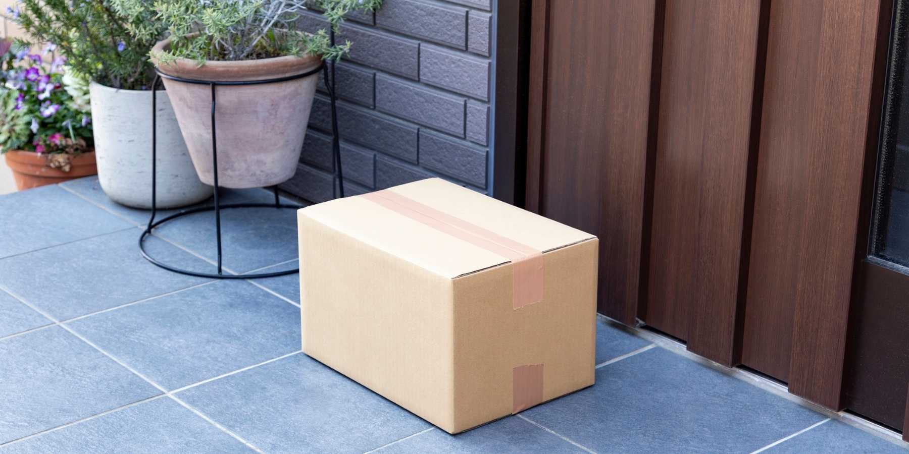 Store Fulfillment for eCommerce Merchants: How to Cut Costs & Speed Up Delivery Parcel at door step